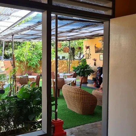 Dewi Sri Guesthouse Mataram Exterior photo