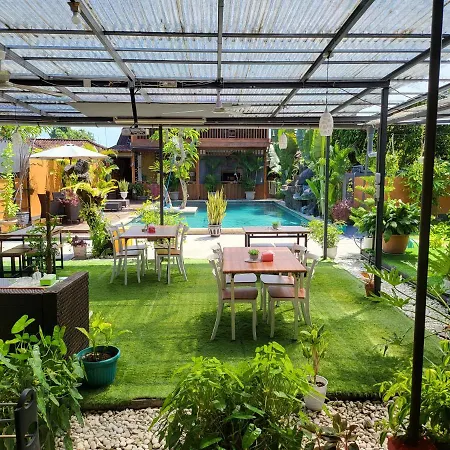 Dewi Sri Guesthouse Mataram Exterior photo
