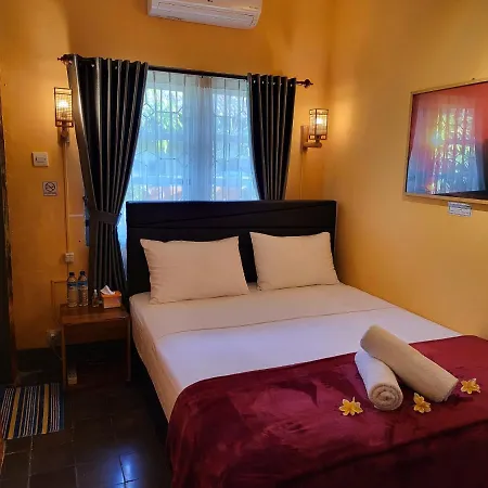 Dewi Sri Guesthouse Mataram Exterior photo
