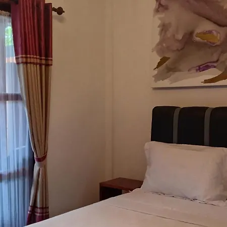 Dewi Sri Guesthouse Mataram Exterior photo